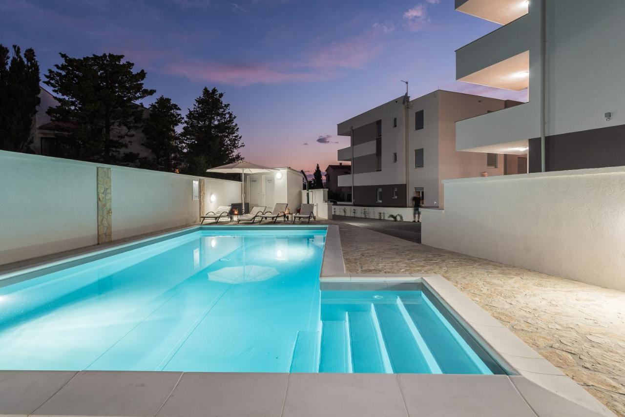 Villa Star 4 Luxury Apartment With A Pool Новаля Екстериор снимка