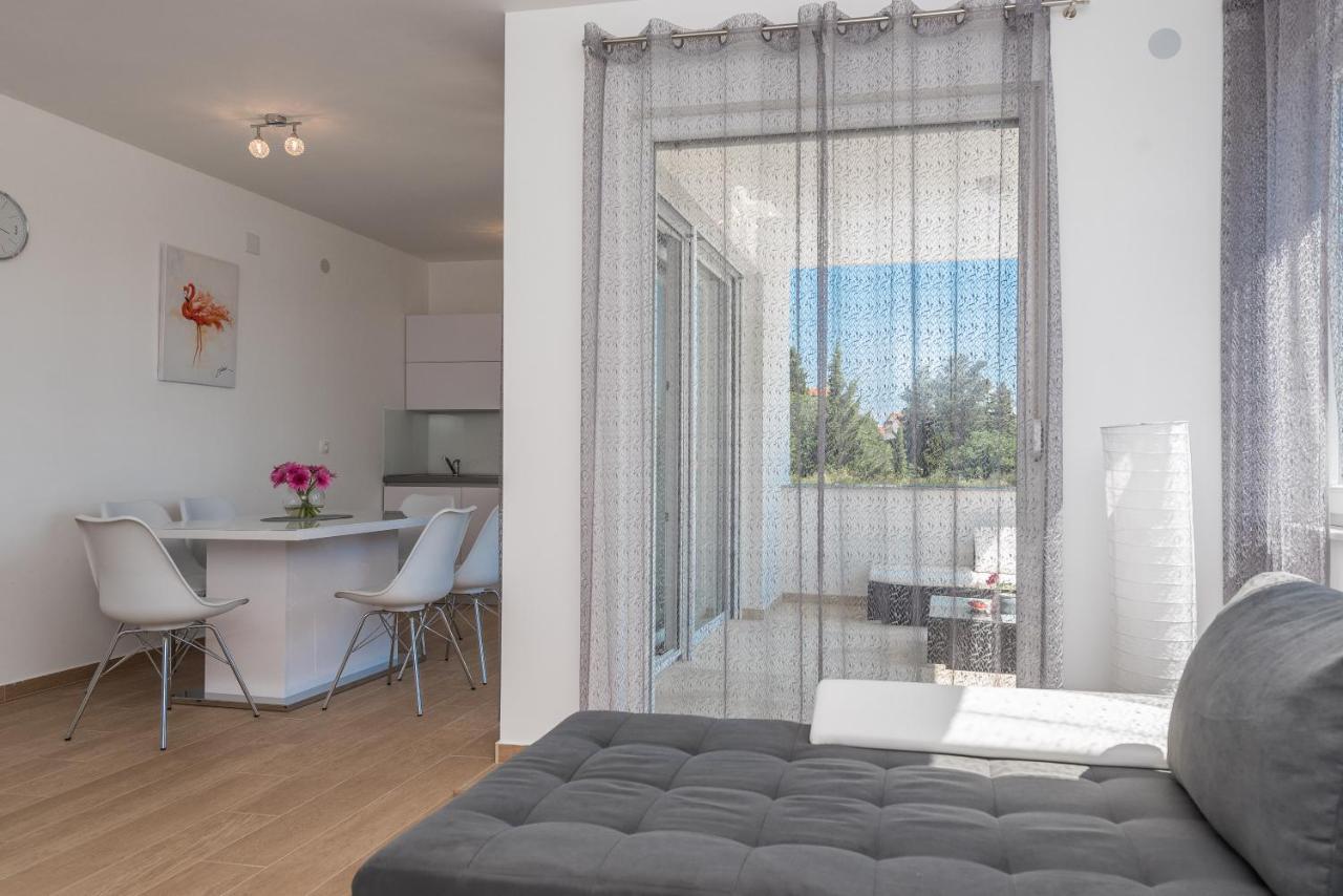 Villa Star 4 Luxury Apartment With A Pool Новаля Екстериор снимка