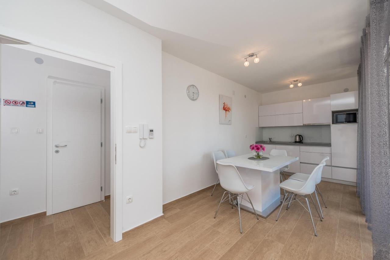 Villa Star 4 Luxury Apartment With A Pool Новаля Екстериор снимка