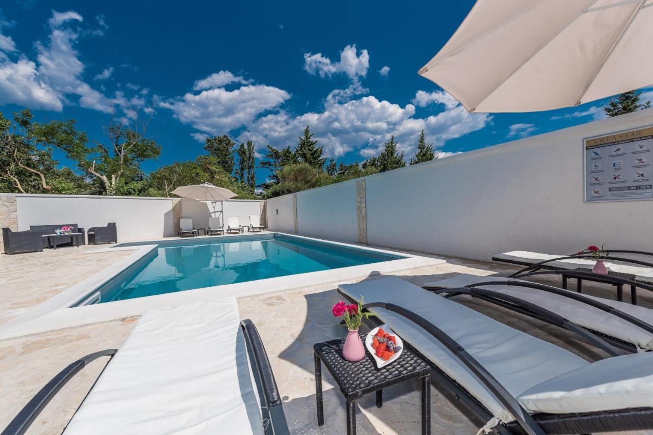 Villa Star 4 Luxury Apartment With A Pool Новаля Екстериор снимка