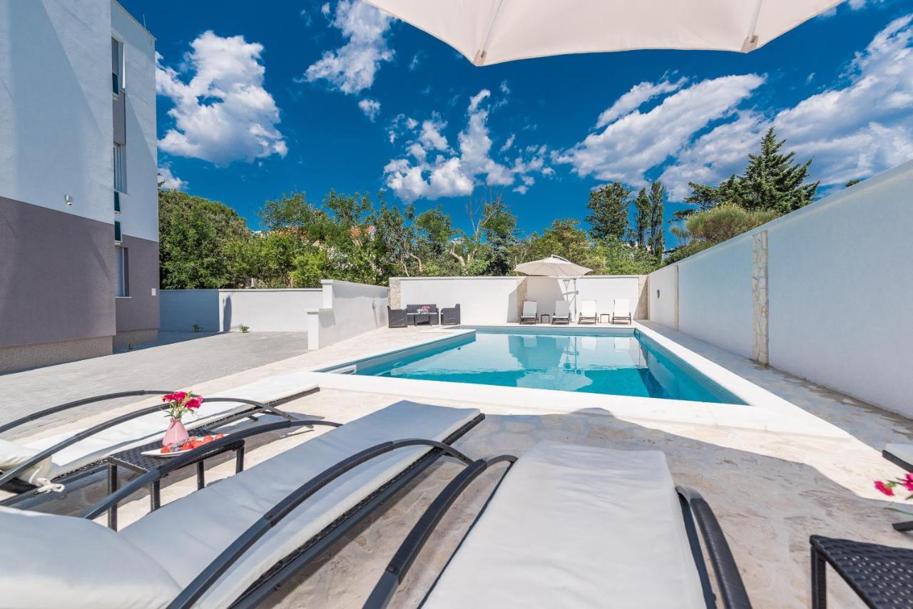 Villa Star 4 Luxury Apartment With A Pool Новаля Екстериор снимка